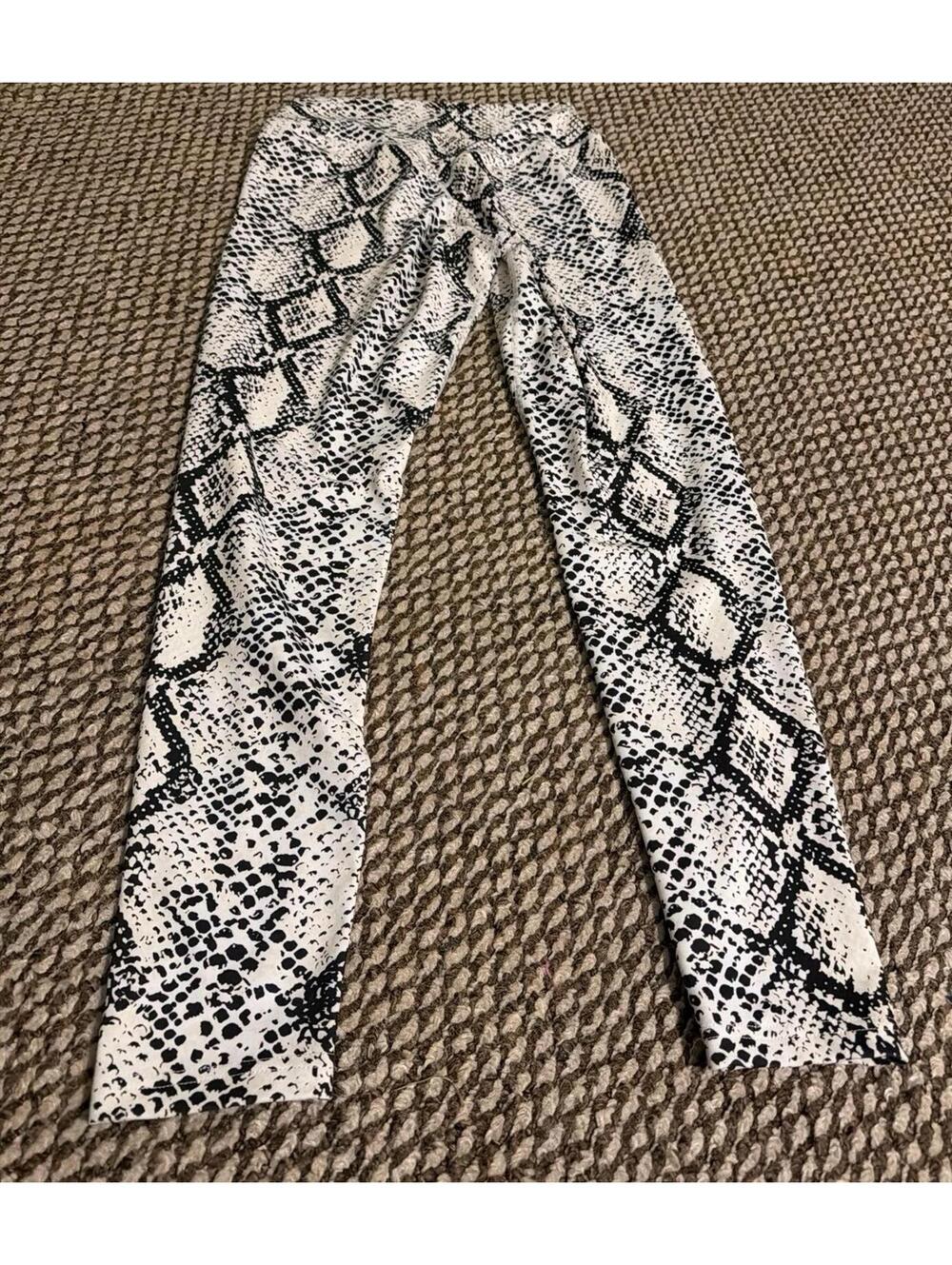 Balance Athletica Women’s Snake Print Leggings Mid Rise Size medium.